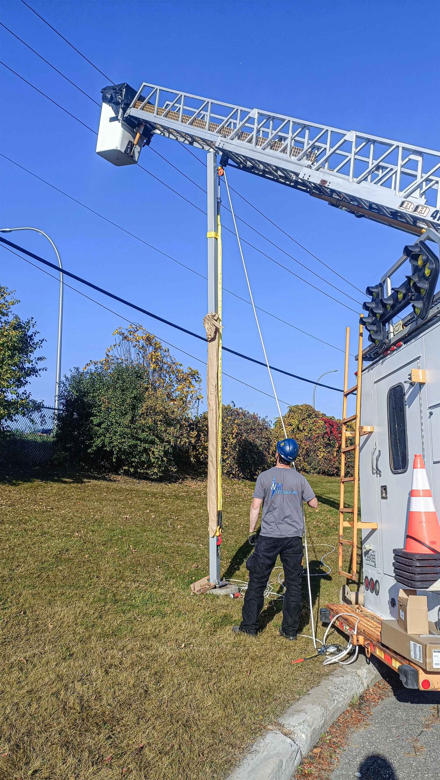 Lamp post installation using nacelle